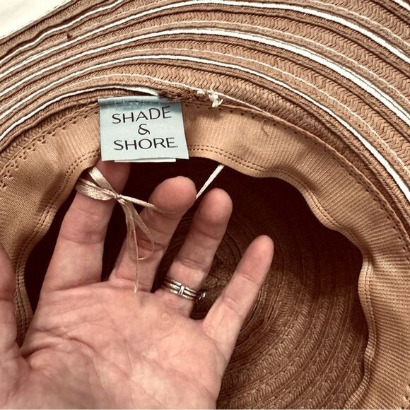 Shade & Shore Tan and White Sun Hat- like new! Adjustable! - Picture 3 of 5